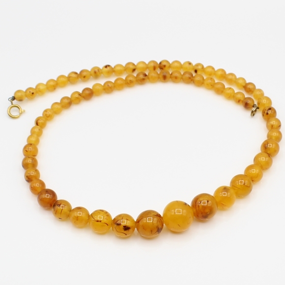 Vintage Jewelry - Vintage orange bead necklace